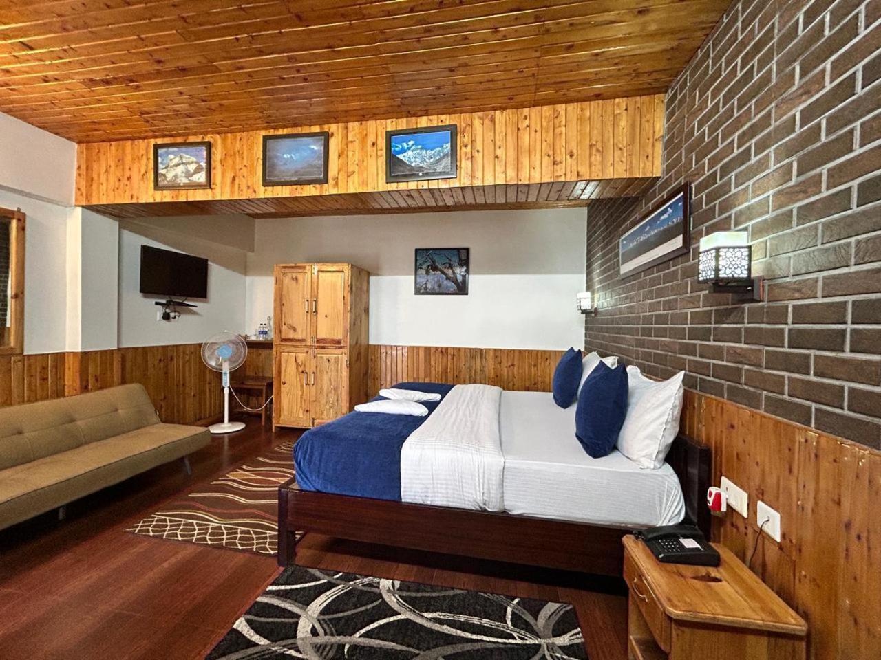 Kasar Himalaya Holiday Resort, Binsar Rd Алмора Екстериор снимка