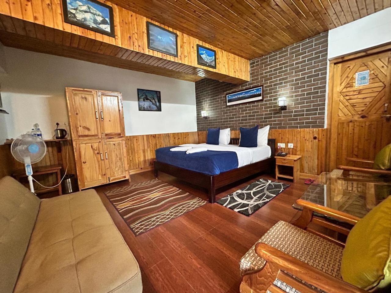 Kasar Himalaya Holiday Resort, Binsar Rd Алмора Екстериор снимка