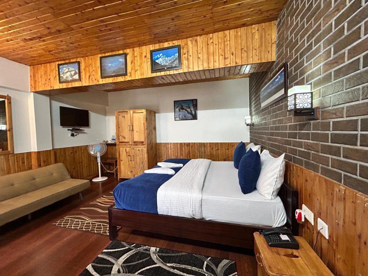 Kasar Himalaya Holiday Resort, Binsar Rd Алмора Екстериор снимка