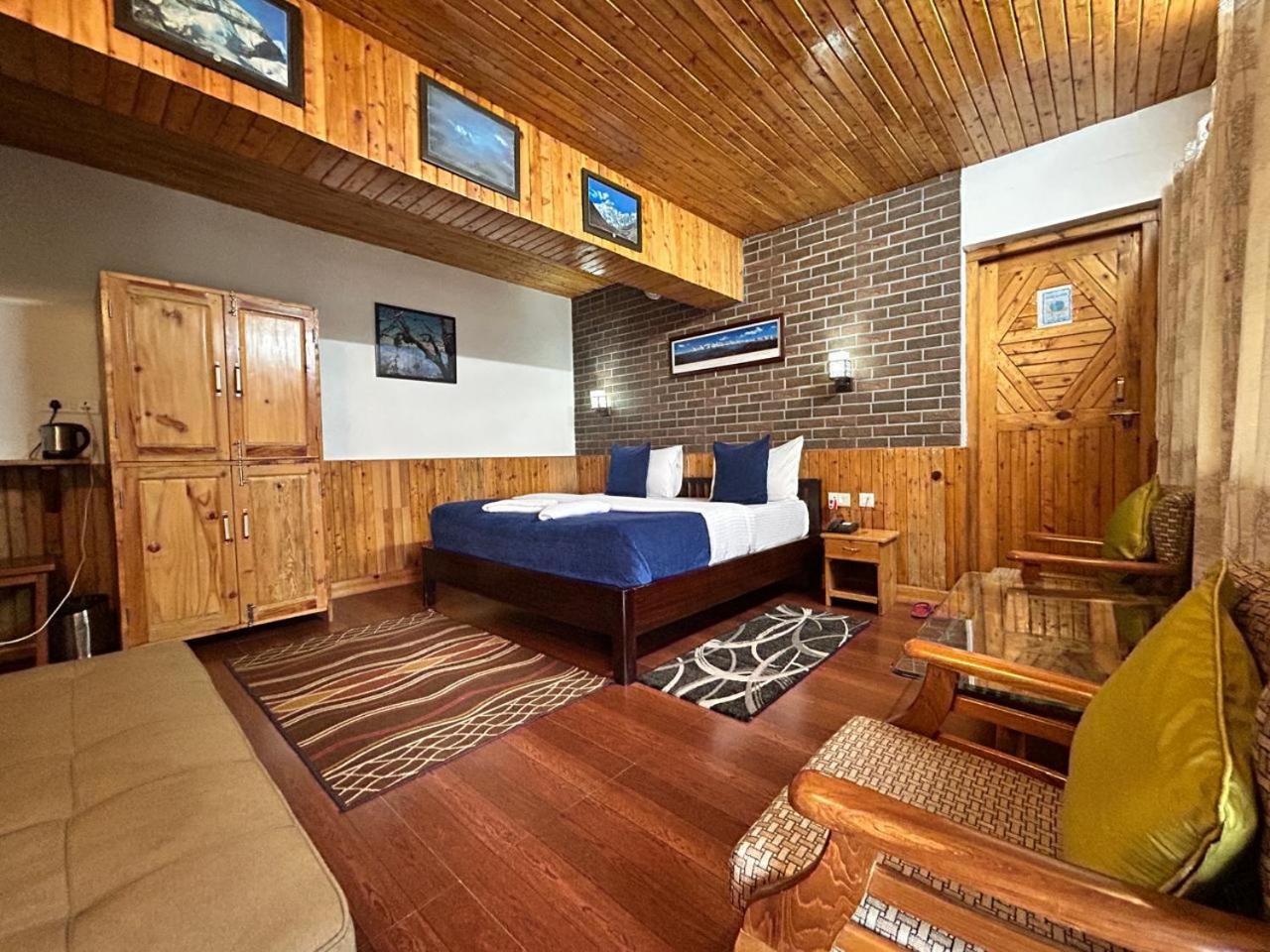 Kasar Himalaya Holiday Resort, Binsar Rd Алмора Екстериор снимка