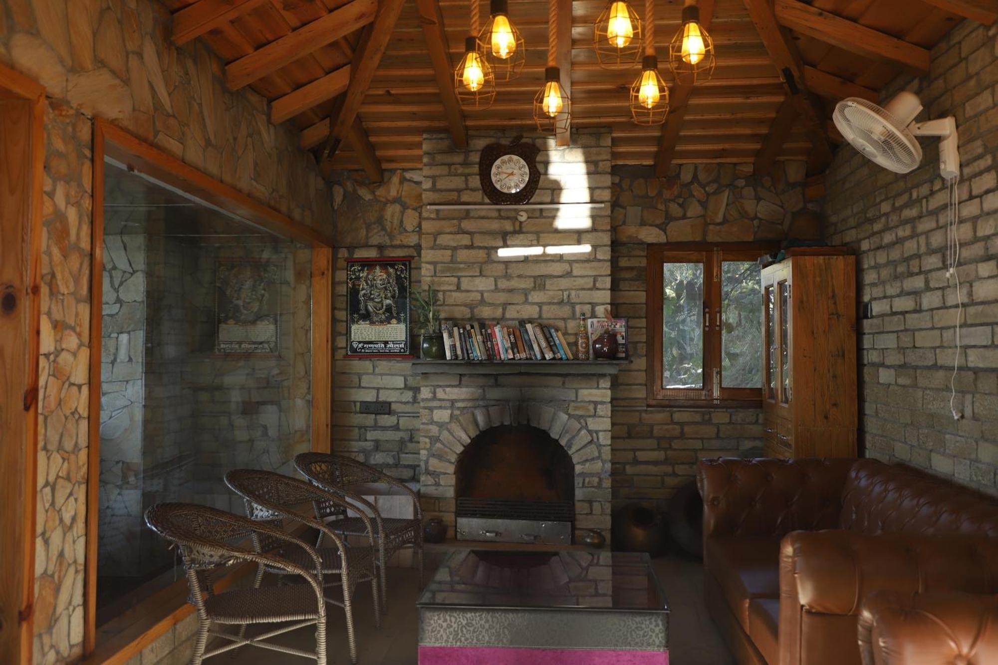 Kasar Himalaya Holiday Resort, Binsar Rd Алмора Екстериор снимка