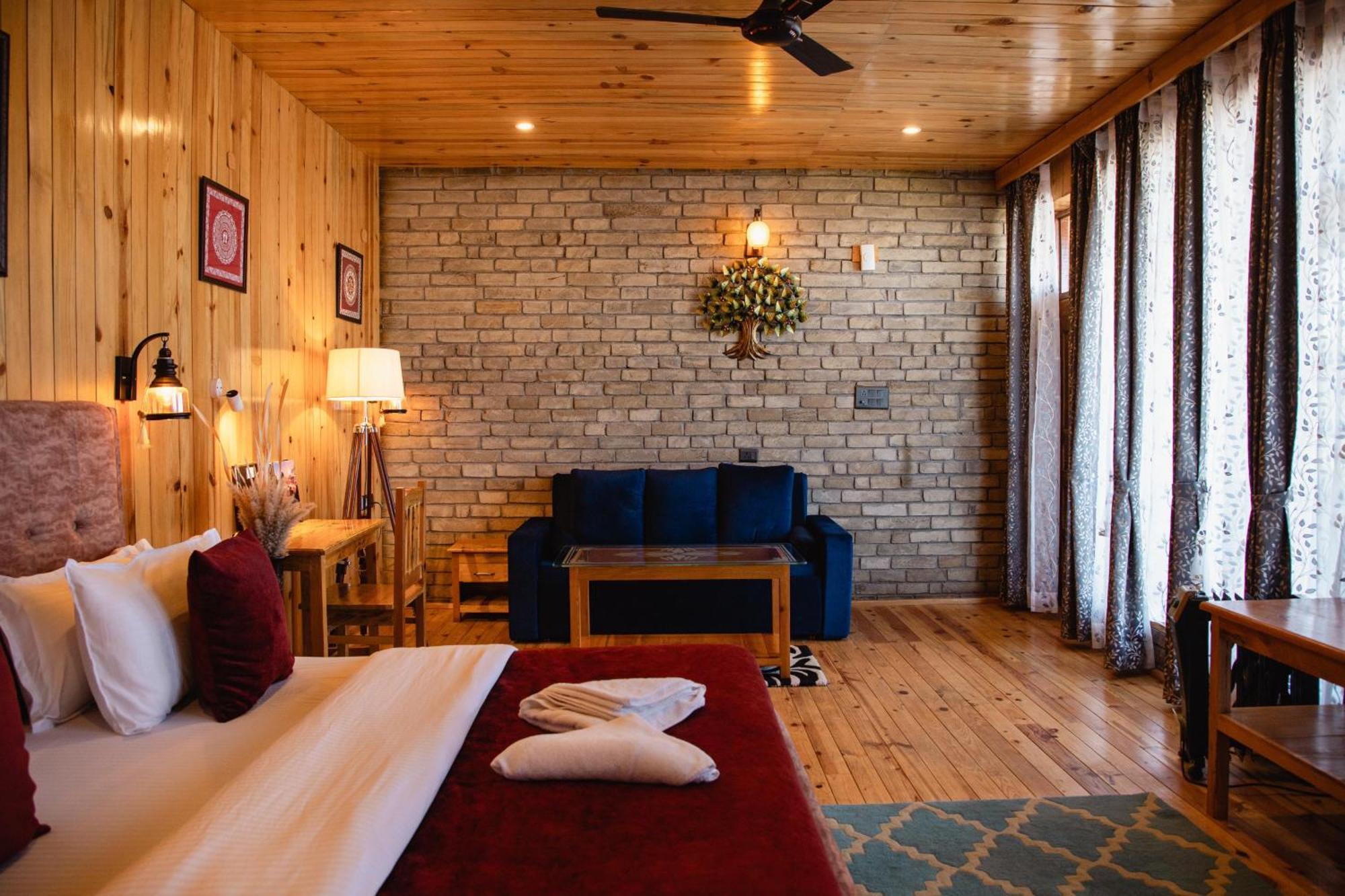 Kasar Himalaya Holiday Resort, Binsar Rd Алмора Екстериор снимка