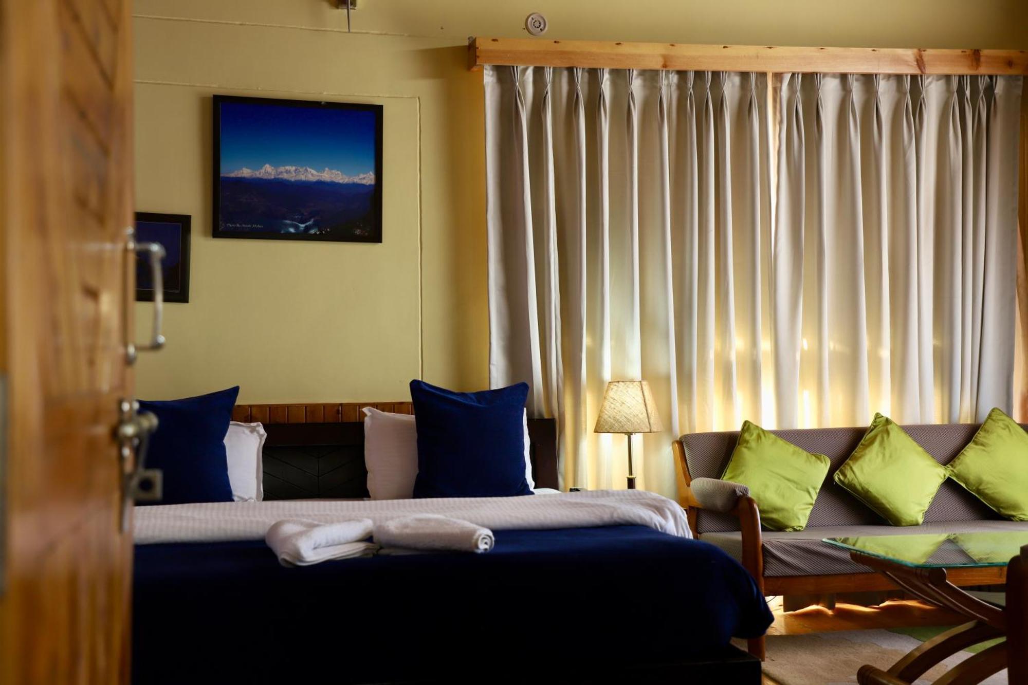 Kasar Himalaya Holiday Resort, Binsar Rd Алмора Екстериор снимка
