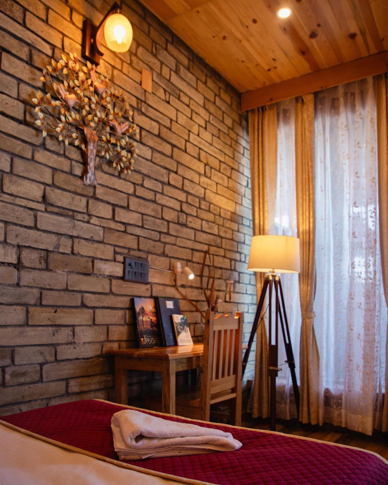 Kasar Himalaya Holiday Resort, Binsar Rd Алмора Екстериор снимка